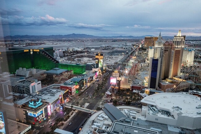 Building Photo - Waldorf Astoria Las Vegas- 1 bed .5 bath on the 39th floor!