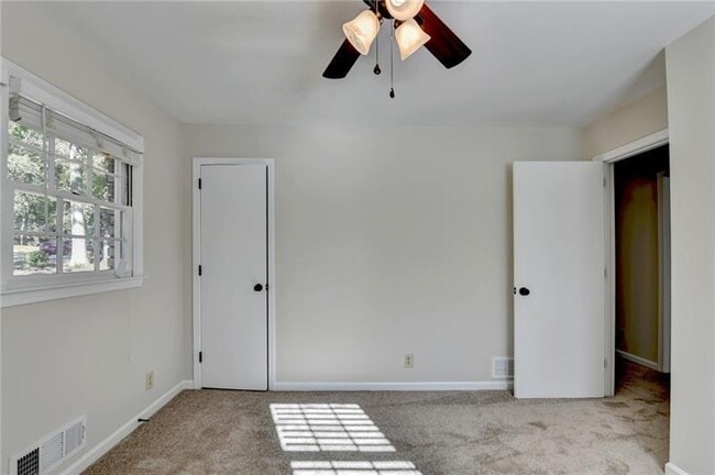 Building Photo - 478 Dorsey Cir SW