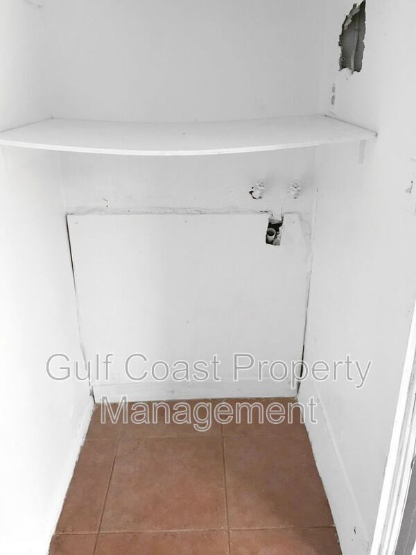 Building Photo - 809 60th Ave W