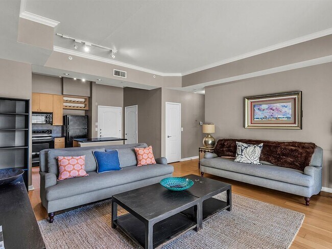 Building Photo - 3225 Turtle Creek Blvd Blvd