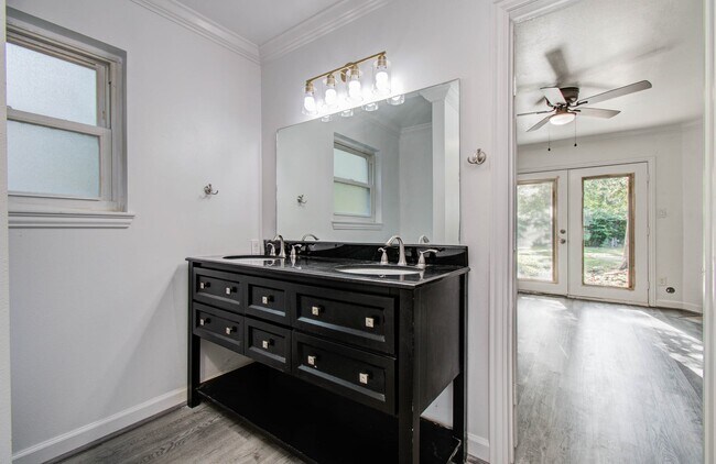 Building Photo - 674 Ravensworth Dr