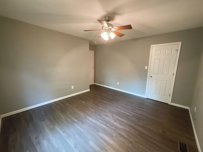 Building Photo - 2140 N Travis