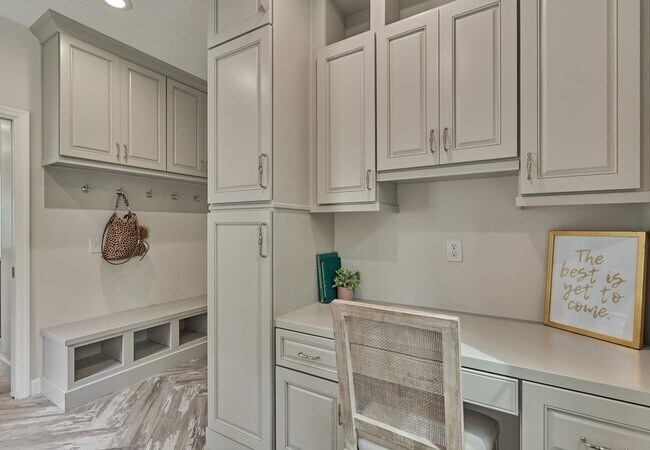 Building Photo - 47 Firethorn Pl