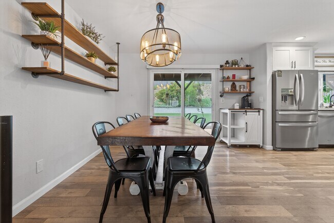 Building Photo - 976 Di Marino St