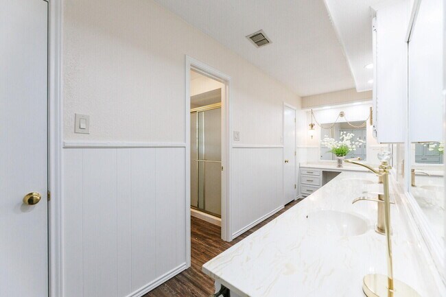 Building Photo - 5703 80th St