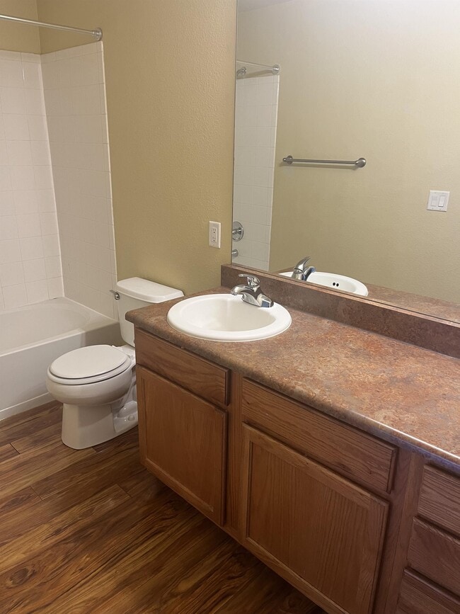 Building Photo - 608 River View Dr