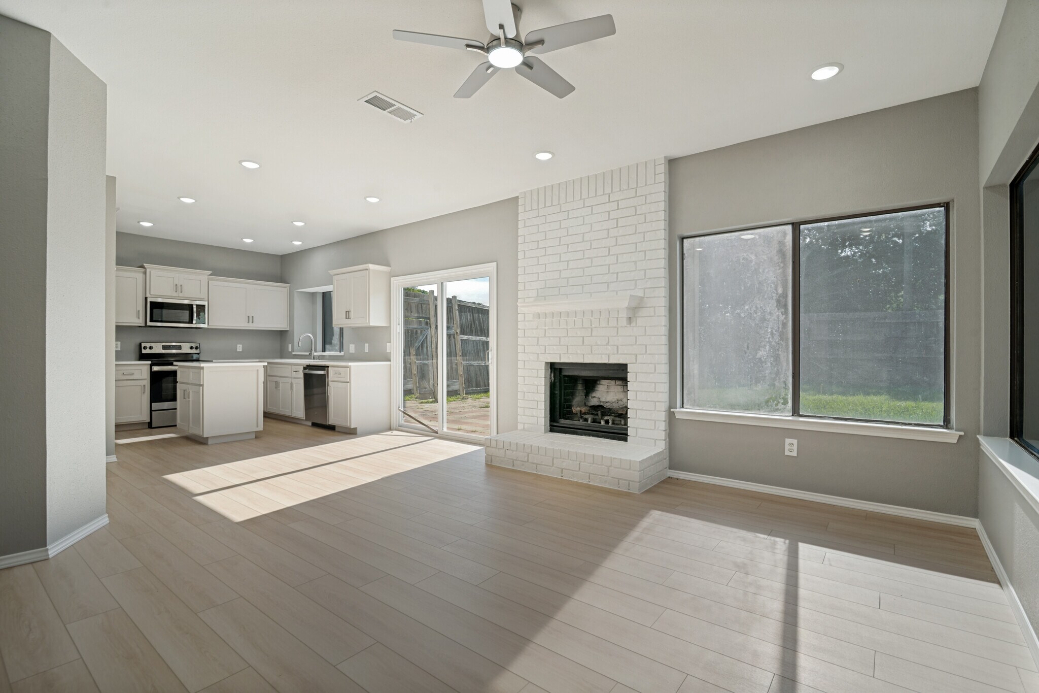 Den & Kitchen - 2700 Cornell Dr