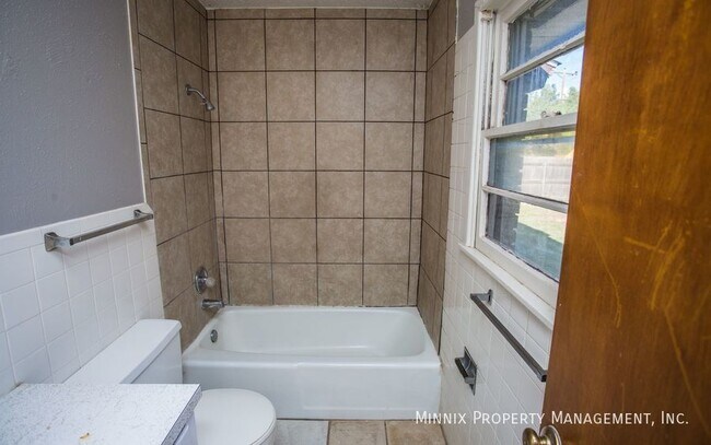 Building Photo - 5414 6th St