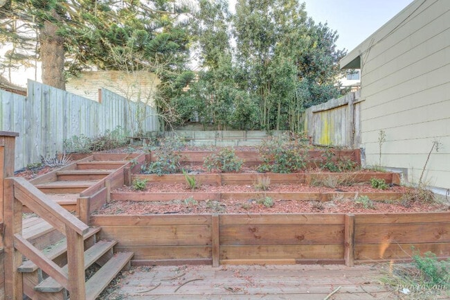 Building Photo - 465 35th Ave