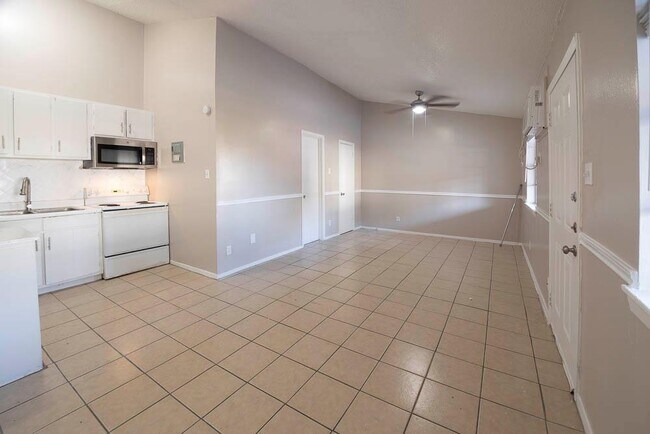 Building Photo - 1300 Parker Ln