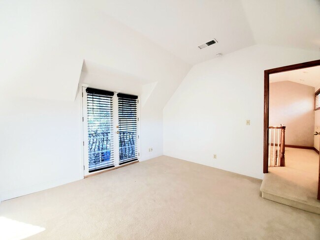 Building Photo - Elegant Woodside Tudor Home