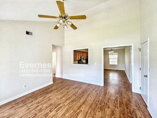 Building Photo - 3-Bedroom, 2-Bath Home with Modern Applian...