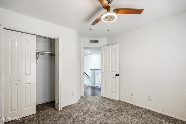 Building Photo - 6821 Pearl Ridge Dr