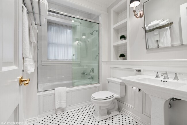 Building Photo - 38 E Elm St