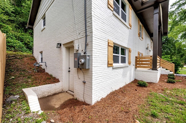 Building Photo - 917 S Forrest Dr