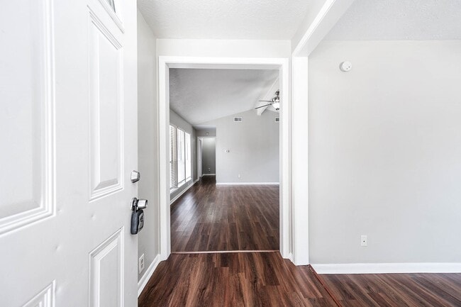 Building Photo - 1922 Arcadia Dr