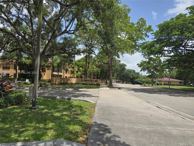 Building Photo - 15545 Miami Lakeway N