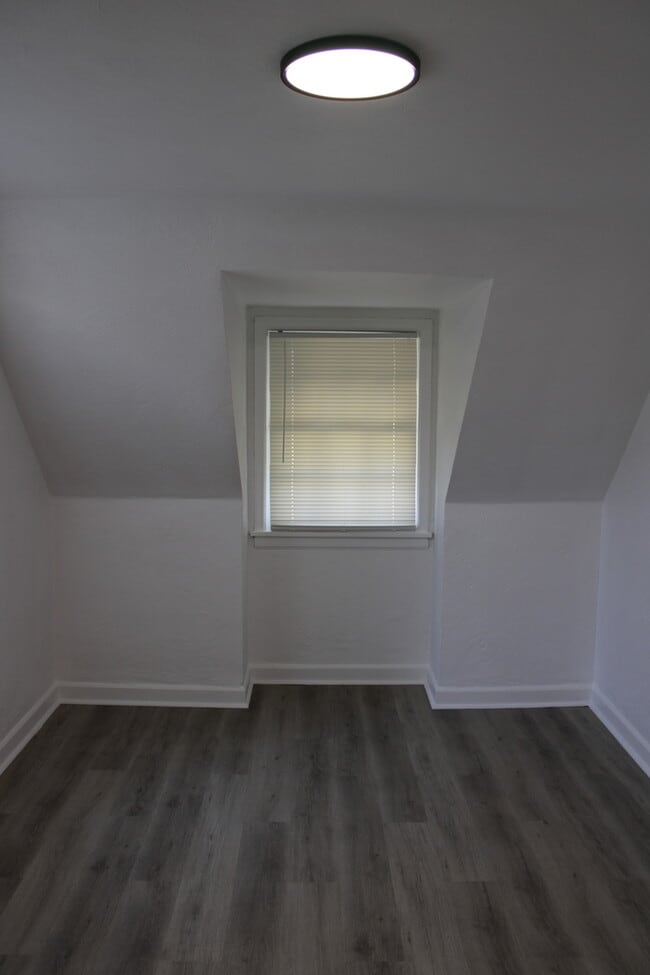 Building Photo - 2bed 1bath in Midtown