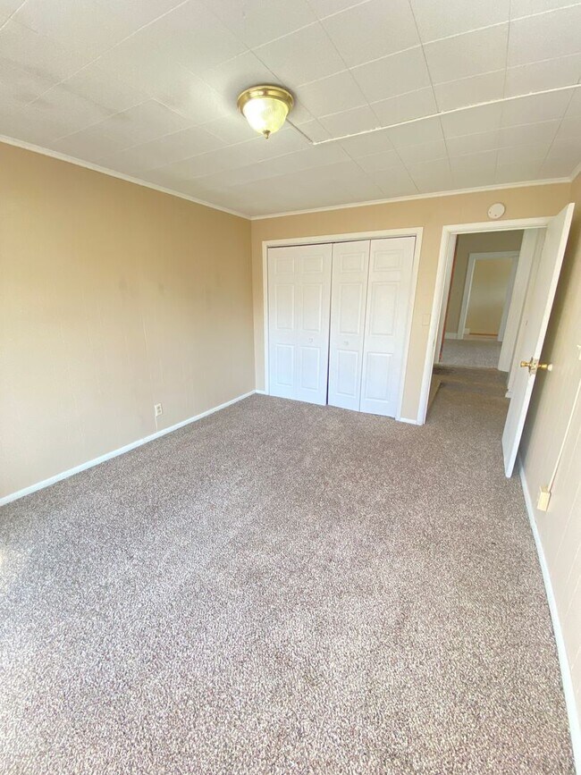 Building Photo - 217 W Irving Ave