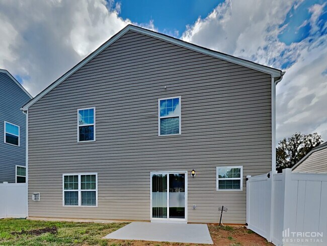 Building Photo - 2020 Longshadow St