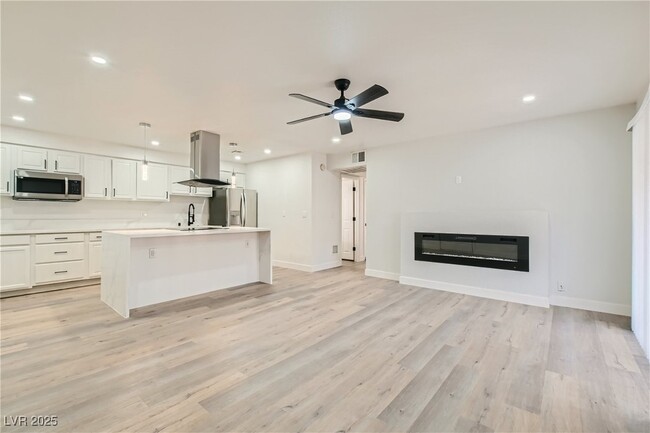 Building Photo - 4330 Sandy River Dr