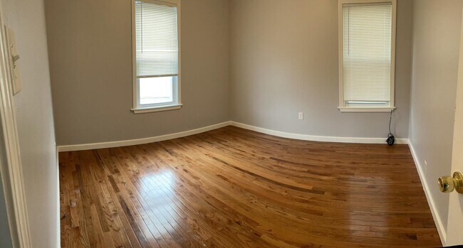 Building Photo - 137 Tecumseh St