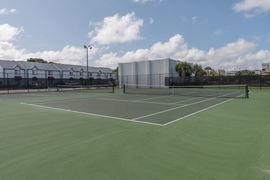 Building Photo - 545 Ocean Park Ln