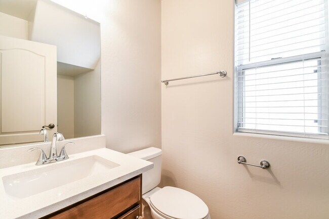 Building Photo - 4055 E Vest Ave