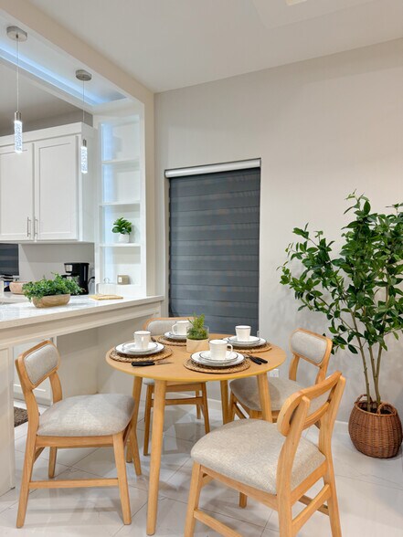 Building Photo - 1118 Country Club Dr