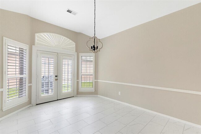Building Photo - 3306 Redwood Lake Dr