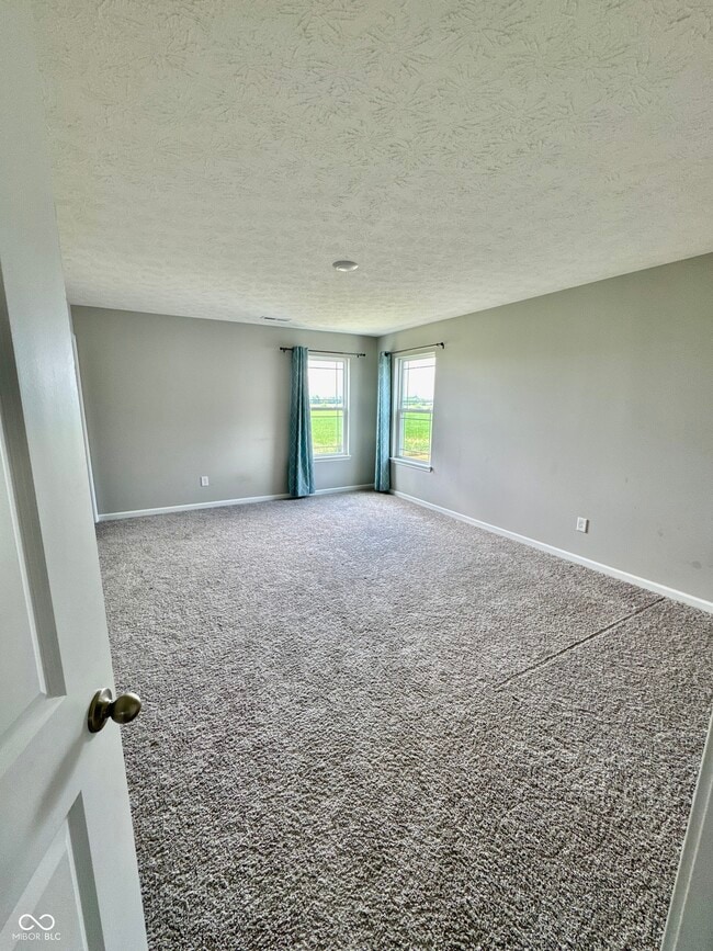 Building Photo - 831 Blaine Dr