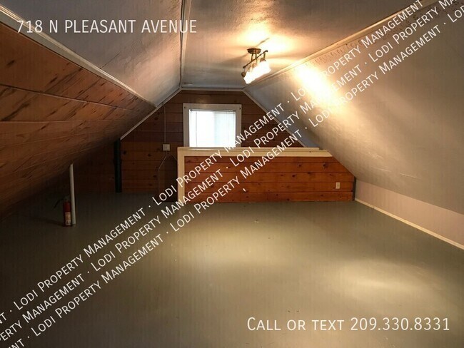 Building Photo - 718 N Pleasant Ave