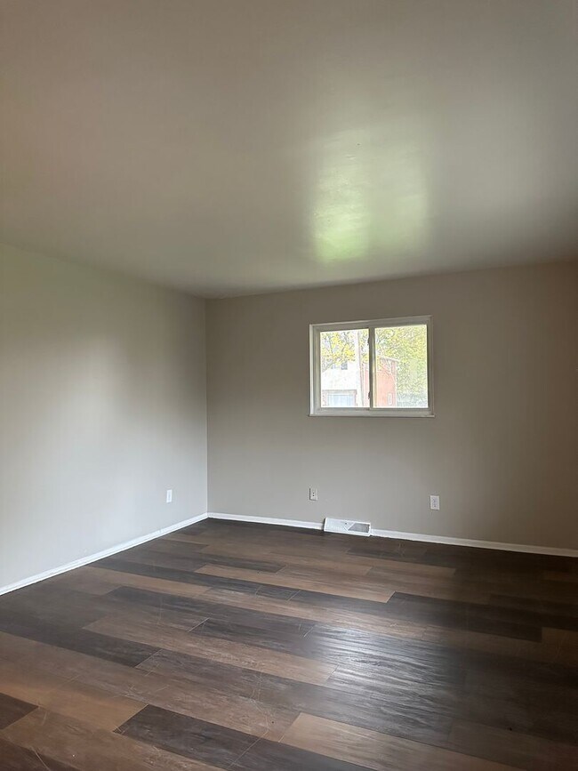 Building Photo - 919-921 Weyant Avenue