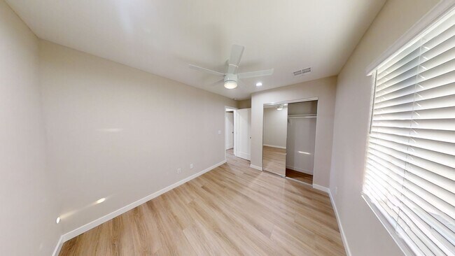 Building Photo - 5484 Dorothy Dr