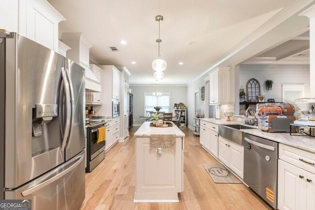 Building Photo - 306 Rustic Live Oak Trl