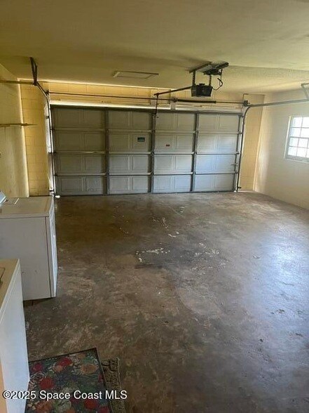 Building Photo - 978 Nagle Dr