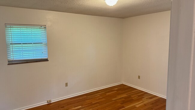 Building Photo - 101 Hickory Ln