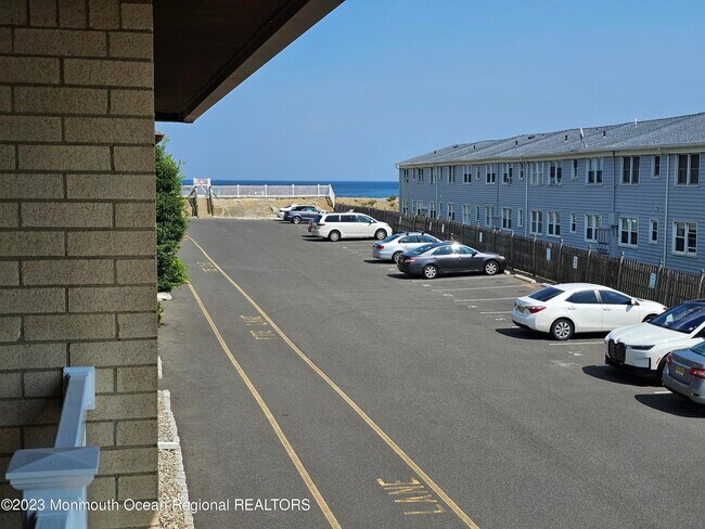 Building Photo - 1187 E Ocean Ave