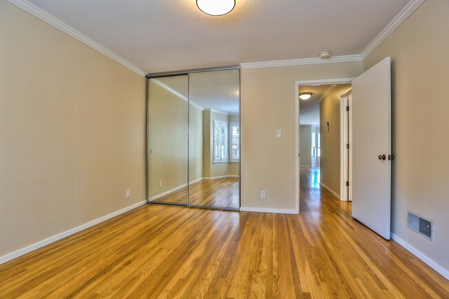 Building Photo - Spacious Two Bedroom Condo in Potrero Hill...