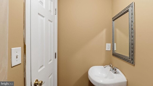 Building Photo - 1703 Tioga Rd