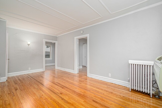 Interior Photo - 428-432 Park Blvd Apartments