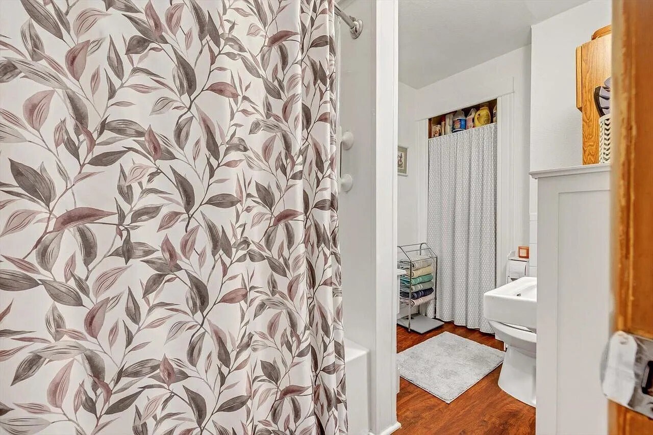 Building Photo - 307 Pleasant St