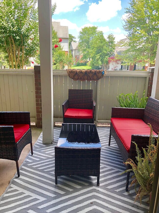 Building Photo - 3906 Penderview Dr