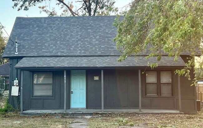 Primary Photo - 439 E 1st St