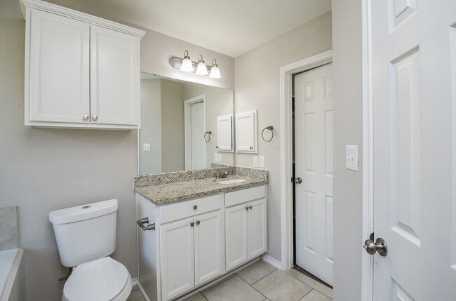Building Photo - 946 Oak Falls Dr