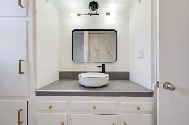 Building Photo - 2501 Ashley Dr