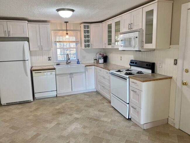 Kitchen - 49 Hamilton St