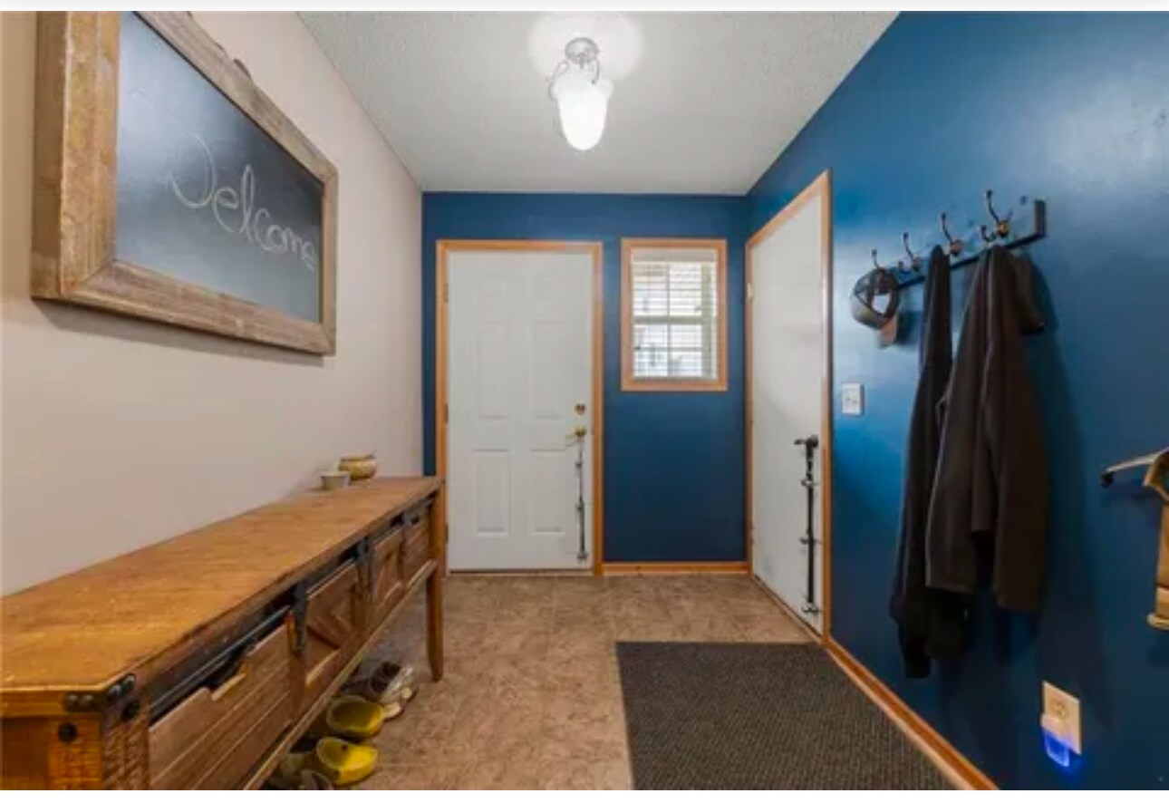 Building Photo - 7382 Timber Crest Dr S