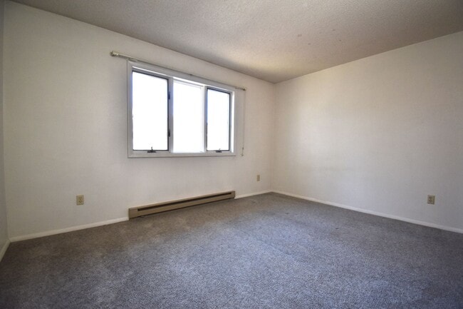 Building Photo - Top floor apartment! Close to MSU and downtown!