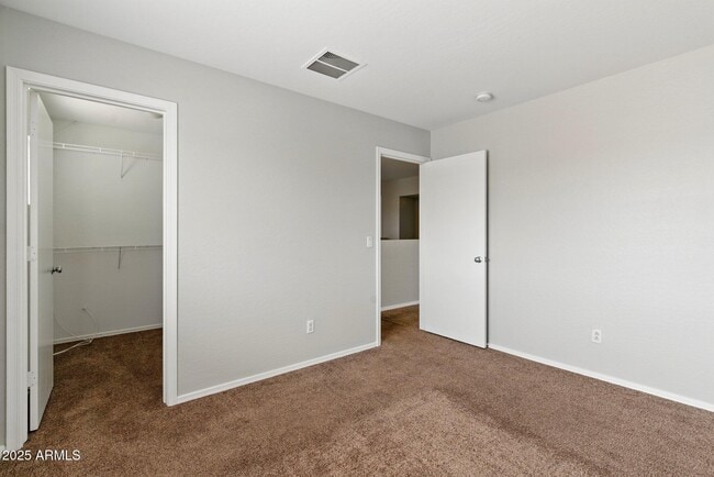 Building Photo - 11546 W Schleifer Dr